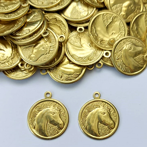 ACESSÓRIO NO BRUTO PRONTO PARA O BANHO - (3.2304A1) (CX.30) PINGENTE REDONDO CAVALO 16MM - COMPOSIÇÃO: 100% LATÃO - PESO TOTAL 0,9GR - BRU0003225