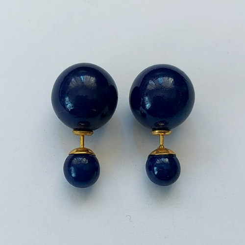 BRINCO FOLHEADO A OURO - BANHADO COM 5 MILÉSIMOS + VERNIZ DIAMOND - BRINCO DE PINO COM PÉROLAS COLORIDAS - OURO497