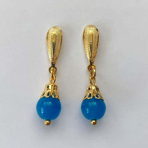 BRINCO FOLHEADO A OURO - BANHADO COM 5 MILÉSIMOS + VERNIZ DIAMOND - BRINCO DE PINO COM BASE GOTA E PINGENTE CRISTAL AUSTRÍACO 7MM - OURO517