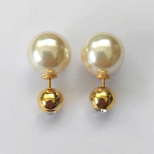 BRINCO FOLHEADO A OURO - BANHADO COM 5 MILÉSIMOS + VERNIZ DIAMOND - BRINCO DE PINO COM PÉROLA E ZIRCÔNIA CRISTAL - OURO521