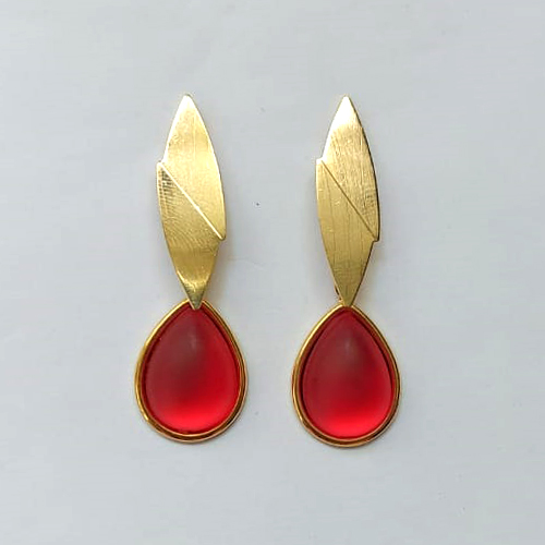 BRINCO FOLHEADO A OURO - BANHADO COM 5 MILÉSIMOS + VERNIZ DIAMOND - BRINCO DE PINO BASE FOLHA E PINGENTE PEDRA BRILHO DA LUA 12X18MM - OURO529