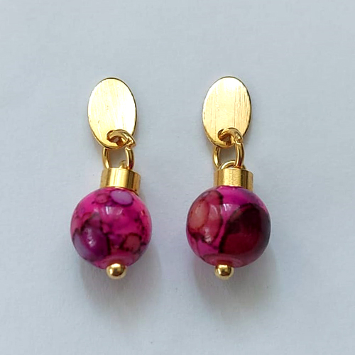 BRINCO FOLHEADO A OURO - BANHADO COM 5 MILÉSIMOS + VERNIZ DIAMOND - BRINCO DE PINO BASE OVAL E PINGENTE EM VIDRO PURPLE BROWN 8MM - OURO537