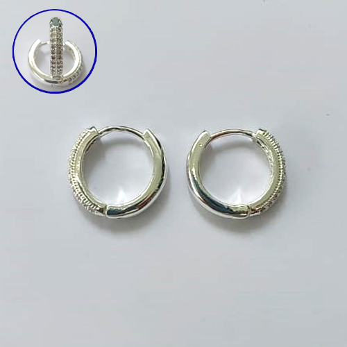 BRINCO FOLHEADO A PRATA COM 50 MILÉSIMOS + VERNIZ DIAMOND - BRINCO ARGOLA CRAVEJADO COM 2 FILEIRAS DE MICROS ZIRCÔNIAS 3X16MM - PRA626