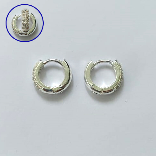 BRINCO FOLHEADO A PRATA COM 50 MILÉSIMOS + VERNIZ DIAMOND - BRINCO ARGOLA CRAVEJADO COM 2 FILEIRAS DE MICROS ZIRCÔNIAS 3X12MM - PRA628