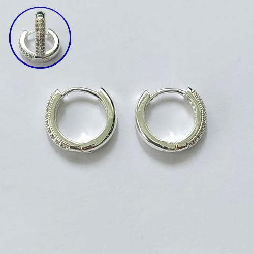 BRINCO FOLHEADO A PRATA COM 50 MILÉSIMOS + VERNIZ DIAMOND - BRINCO ARGOLA CRAVEJADO COM 2 FILEIRAS DE MICROS ZIRCÔNIAS 2X14MM - PRA630