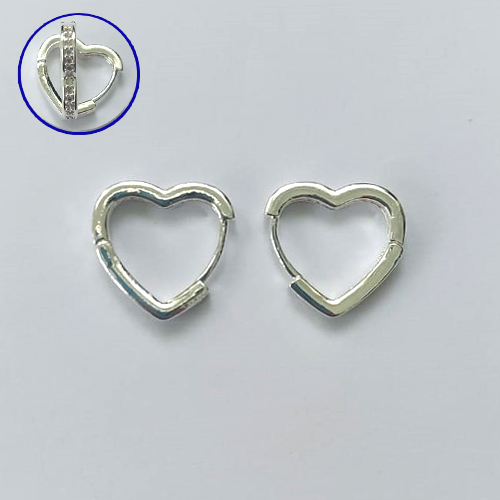 BRINCO FOLHEADO A PRATA COM 50 MILÉSIMOS + VERNIZ DIAMOND - BRINCO ARGOLA CORAÇÃO CRAVEJADO COM 1 FILEIRA DE MICROS ZIRCÔNIAS 2X16MM - PRA636