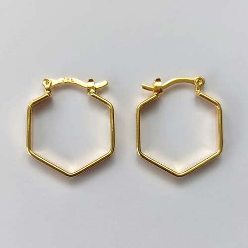 BRINCO FOLHEADO A OURO - BANHADO COM 5 MILÉSIMOS + VERNIZ DIAMOND - (ARJ1367) BRINCO DE PINO ARGOLA SEXTAVADO 18MM - OURO574