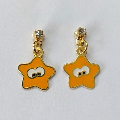 BRINCO FOLHEADO A OURO - BANHADO COM 5 MILÉSIMOS + VERNIZ DIAMOND - BRINCO DE PINO BASE COM PEDRA EM ZIRCÔNIA E PINGENTE ESTRELA 10MM - OURO583