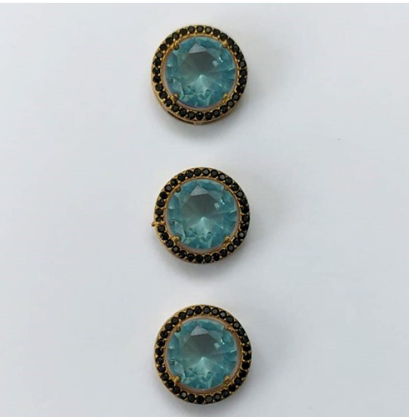 PINGENTE NO BRUTO PRONTO PARA O BANHO - KIT COM 3 PINGENTES COM BASES EM ALTA FUSÃO REDONDAS CRAVEJADAS COM MICROS ZIRCÔNIAS CRISTAIS NEGRO E PEDRA EM ZIRCÔNIA 10MM - PESO TOTAL 6,6GR - BRU0003279