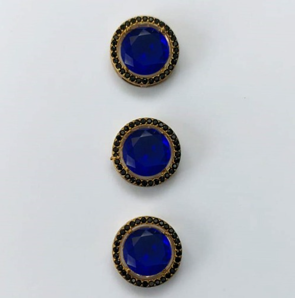 PINGENTE NO BRUTO PRONTO PARA O BANHO - KIT COM 3 PINGENTES COM BASES EM ALTA FUSÃO REDONDAS CRAVEJADAS COM MICROS ZIRCÔNIAS CRISTAIS NEGRO E PEDRA EM ZIRCÔNIA 10MM - PESO TOTAL 6,6GR - BRU0003280