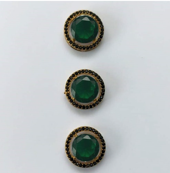 PINGENTE NO BRUTO PRONTO PARA O BANHO - KIT COM 3 PINGENTES COM BASES EM ALTA FUSÃO REDONDAS CRAVEJADAS COM MICROS ZIRCÔNIAS CRISTAIS NEGRO E PEDRA EM ZIRCÔNIA 10MM - PESO TOTAL 6,6GR - BRU0003291