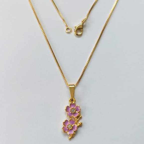 GARGANTILHA FOLHEADO A OURO - BANHADO COM 5 MILÉSIMOS + VERNIZ DIAMOND - PINGENTE DE FLOR RESINADO 20MM OURO604