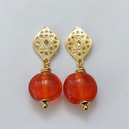 BRINCO FOLHEADO A OURO - BANHADO COM 5 MILÉSIMOS + VERNIZ DIAMOND - BRINCO DE PINO BASE VAZADA E PINGENTE EM VIDRO 12MM - OURO610