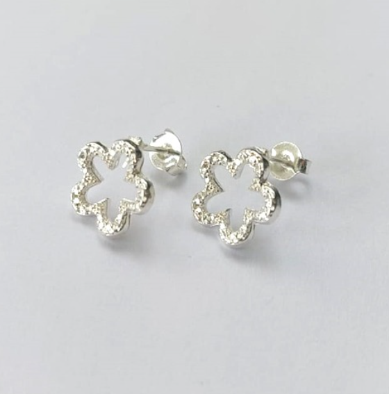 BRINCO FOLHEADO A PRATA COM 50 MILÉSIMOS + VERNIZ DIAMOND -(CRIS) BRINCO DE PINO- PRA651