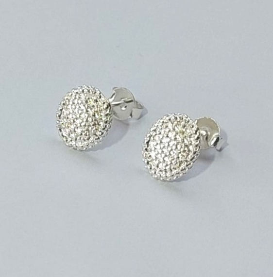 BRINCO FOLHEADO A PRATA COM 50 MILÉSIMOS + VERNIZ DIAMOND TAMANHO 10MM -(CRIS) BRINCO DE PINO- PRA660