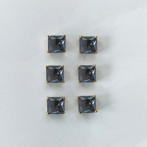 BRINCO NO BRUTO PRONTO PARA O BANHO - KIT COM 3 BRINCOS DE PINO COM BASE EM ALTA FUSÃO COM ZIRCÔNIA LILÁS QUADRADA 6X6MM - PESO TOTAL 3,5GR - BRU16306