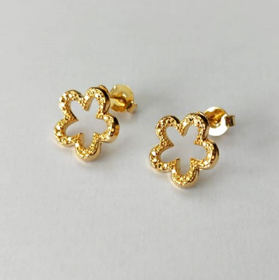 BRINCO FOLHEADO A OURO - BANHADO COM 5 MILÉSIMOS + VERNIZ DIAMOND - (CRIS) BRINCO DE PINO DE 12MM - OURO642