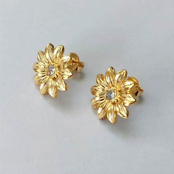 BRINCO FOLHEADO A OURO - BANHADO COM 5 MILÉSIMOS + VERNIZ DIAMOND COM UMA PEDRA DE ZIRCONIA - (CRIS) BRINCO DE PINO DE 12MM - OURO656