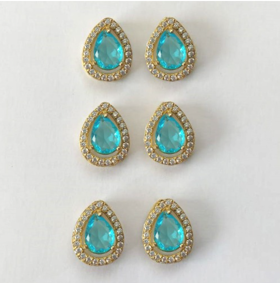 BRINCO NO BRUTO PRONTO PARA O BANHO - KIT COM 3 BRINCOS DE PINO COM BASE EM ALTA FUSÃO COM ZIRCÔNIA GOTA 6X8MM - PESO TOTAL 8.7GR(TREIS PAR) - BRU0003264