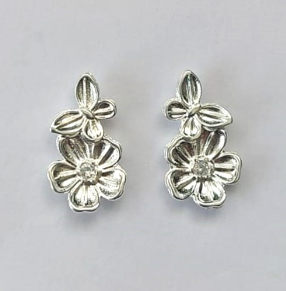 BRINCO FOLHEADO A PRATA COM 50 MILÉSIMO+ VERNIZ DIAMOND TAMANHO 12MM (COM UMA PEDRA DE ZIRCONIA)- PRA672