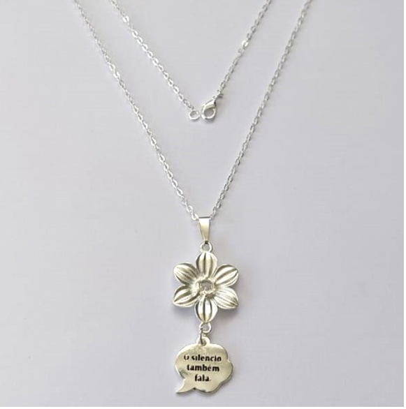 GARGANTILHA FOLHEADO A PRATA COM 50 MILÉSIMO+ VERNIZ DIAMOND TAMANHO 12MM (COM UMA PEDRA DE ZIRCONIA)- PRA674