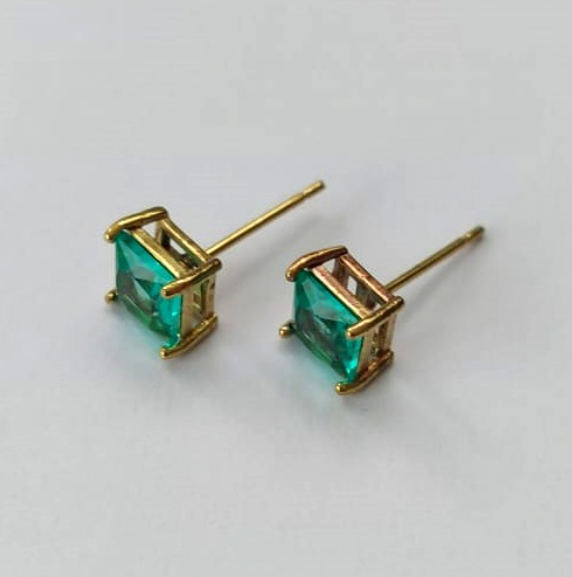 BRINCO NO BRUTO PRONTO PARA O BANHO (TAMANHO 6X6MM)QUADRADO BASE EM ALTA FUSÃO COM PEDRA DE ZIRCONIA BRU0003302