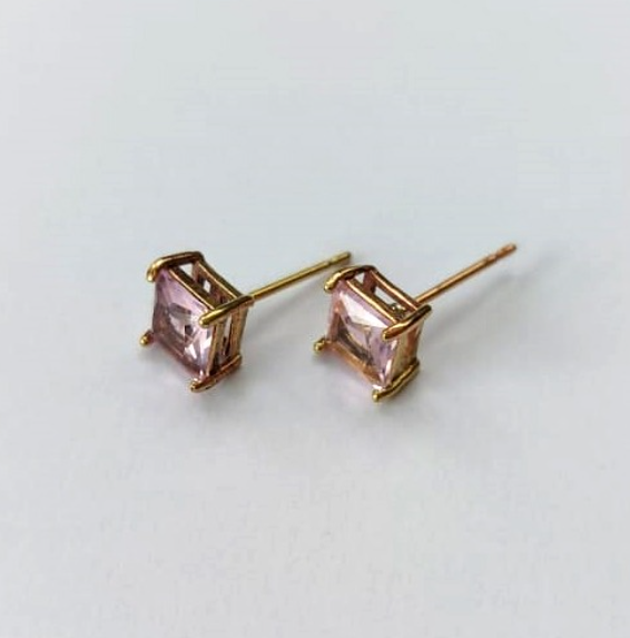 BRINCO NO BRUTO PRONTO PARA O BANHO (TAMANHO 6X6MM)QUADRADO BASE EM ALTA FUSÃO COM PEDRA DE ZIRCONIA BRU0003309