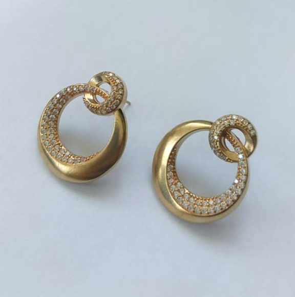 BRINCO NO BRUTO PRONTO PARA O BANHO(CX142)( BRINCO DE PINO CRAVEJADO EM MICRO ZIRCONIA TAMANHO 20MM ) PESO 6,9GR / BRU0003325