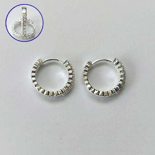 BRINCO FOLHEADO A PRATA COM 50 MILÉSIMO+ VERNIZ DIAMOND BRINCO DE ARGOLA COM 1 FILEIRA DE MICRO ZIRCÔNIAS 14MM PRA685