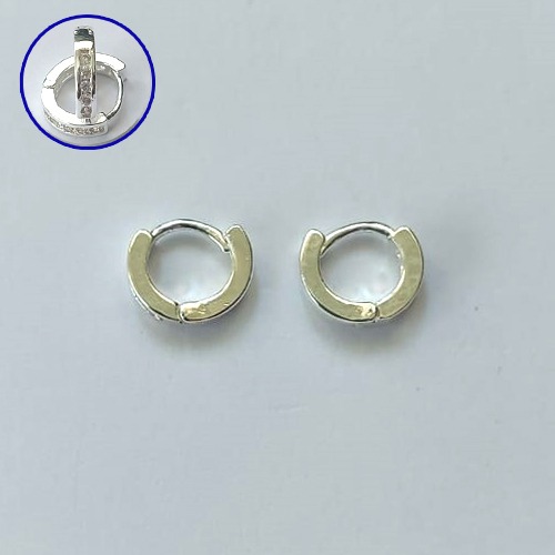 BRINCO FOLHEADO A PRATA COM 50 MILÉSIMO+ VERNIZ DIAMOND BRINCO DE ARGOLA COM 1 FILEIRA DE MICRO ZIRCÔNIAS 9MM PRA696