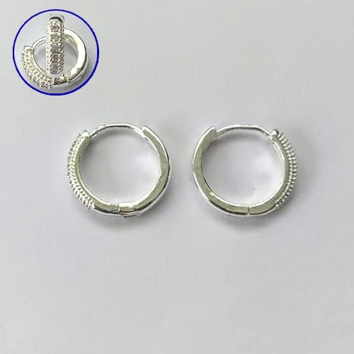 BRINCO FOLHEADO A PRATA COM 50 MILÉSIMO+ VERNIZ DIAMOND BRINCO DE ARGOLA COM 1 FILEIRA DE MICRO ZIRCÔNIAS 18MM PRA701