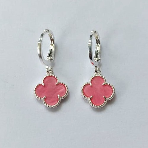 BRINCO FOLHEADO A PRATA COM 50 MILÉSIMO+ VERNIZ DIAMOND BRINCO DE ARGOLA PRESSÃO (TRANQUETA) VAN CLEEF ROSA 10MM PRA702