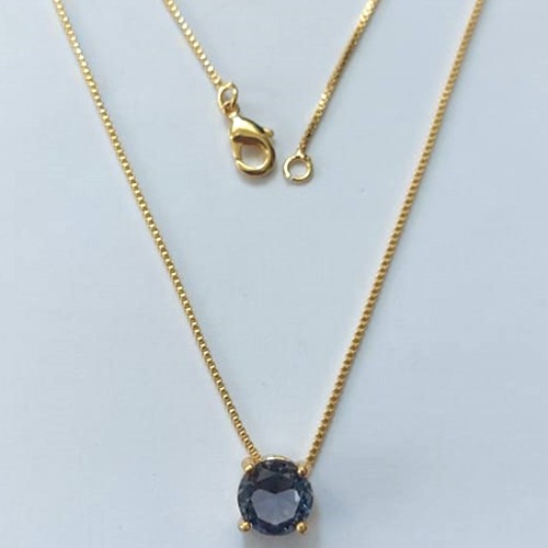 GARGANTILHA FOLHEADA A OURO - BANHADO COM 5 MILÉSIMOS + VERNIZ DIAMOND - CORRENTE VENEZIANA 45CM E PINGENTE EM ZIRCÔNIA REDONDA LILÁS 7MM - OURO691