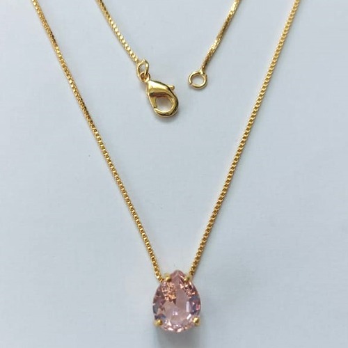 GARGANTILHA FOLHEADA A OURO - BANHADO COM 5 MILÉSIMOS + VERNIZ DIAMOND - CORRENTE VENEZIANA 45CM E PINGENTE EM ZIRCÔNIA ROSA 7X9MM - OURO693