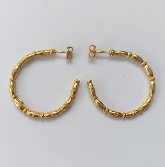 BRINCO FOLHEADO A OURO DE ARGOLA TRABALHADA (CINCO MILESSIMO+VERNIZ(CRIS)TAMANHOI 3CM - OURO704