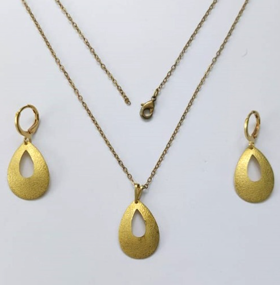 CONJUNTO NO BRUTO PRONTO PARA O BANHO(V2657)PESO TOTAL 3.2GR - COM CORRENTE CADEADO E BRINCO COM BASE ARGOLINHA DE PRESSÃO BRU3348