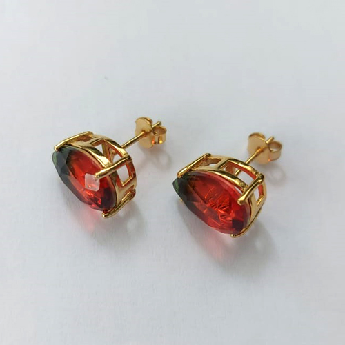 BRINCO FOLHEADO A OURO - BANHADO COM 5 MILÉSIMOS + VERNIZ DIAMOND - BRINCO DE PINO COM ZIRCÔNIA RAINBOW 10X14MM - OURO711