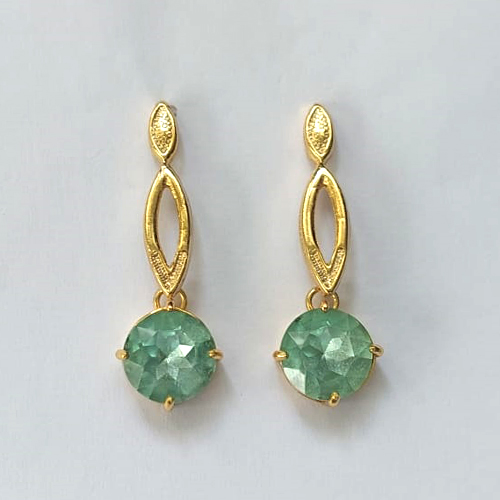 BRINCO FOLHEADO A OURO - BANHADO COM 5 MILÉSIMOS + VERNIZ DIAMOND - BRINCO DE PINO COM BASE VAZADA E ZIRCÔNIA REDONDA VERDE 10MM - OURO713