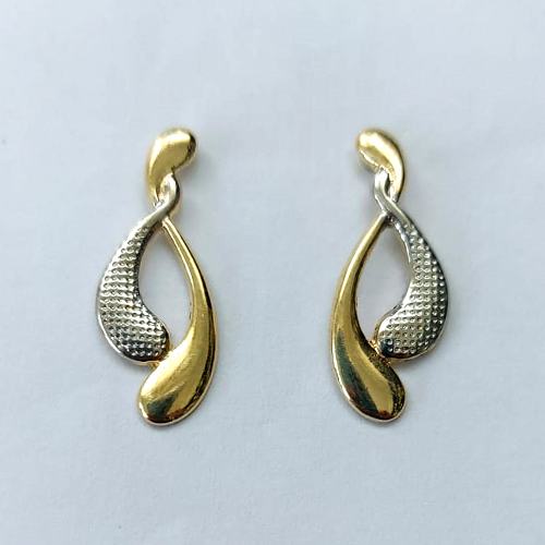 BRINCO FOLHEADO A OURO - BANHADO COM 5 MILÉSIMOS + VERNIZ DIAMOND - BRINCO DE PINO COM DETALHES VAZADOS 24MM - OURO767