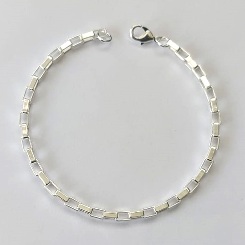 PULSEIRA FOLHEADA A PRATA COM 50 MILÉSIMOS + VERNIZ DIAMOND - PULSEIRA QUADRADINHA 3MM - TAMANHO: 20CM E FECHO LAGOSTA - PRA708