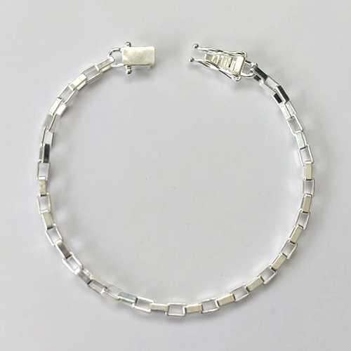 PULSEIRA FOLHEADA A PRATA COM 50 MILÉSIMOS + VERNIZ DIAMOND - PULSEIRA QUADRADINHA 3MM - TAMANHO: 20CM E FECHO GAVETA COM TRAVA - PRA709