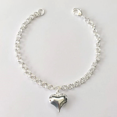 PULSEIRA FOLHEADA A PRATA COM 50 MILÉSIMOS + VERNIZ DIAMOND - CORRENTE ELOS DUPLOS E PINGENTE CORAÇÃO DUPLO - TAMANHO: 18CM E FECHO LAGOSTA - PRA724