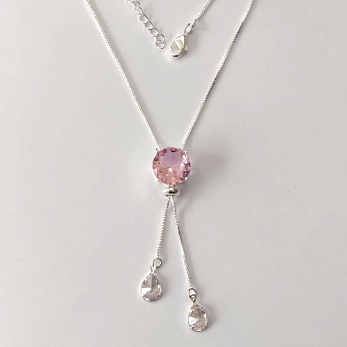 GARGANTILHA FOLHEADA A PRATA COM 50 MILÉSIMOS + VERNIZ DIAMOND CORRENTE VENEZIANA GRAVATINHA 450CM COM PINGENTE EM ZIRCÔNIAS GOTAS E PEDRA EM ZIRCÔNIA ROSA 12MM - PRA729