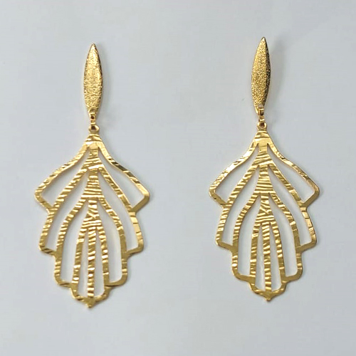 BRINCO FOLHEADO A OURO COM VERNIZ DIAMOND - BRINCO DE PINO BASE OVAL E PINGENTE GRANDE VAZADO 31X53MM - OURO804