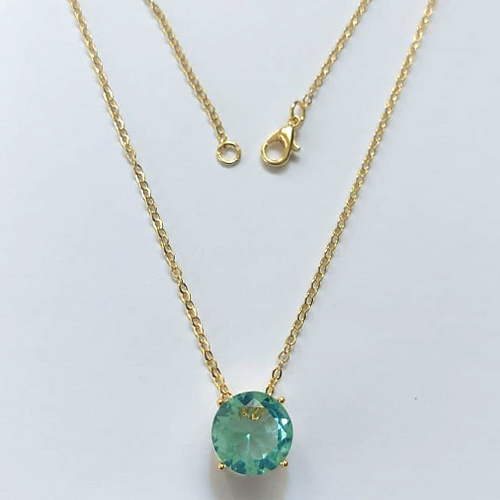 GARGANTILHA FOLHEADA A OURO 5 MILÉSIMOS + VERNIZ DIAMOND - CORRENTE CADEADO 45CM E PINGENTE COM ZIRCÔNIA REDONDA AZUL CLARA 12X12MM - OURO836