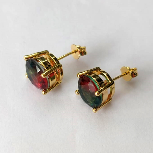 BRINCO FOLHEADO A OURO - BANHADO COM 5 MILÉSIMOS + VERNIZ DIAMOND - BRINCO DE PINO COM ZIRCÔNIA RAINBOW 12X12MM - OURO845