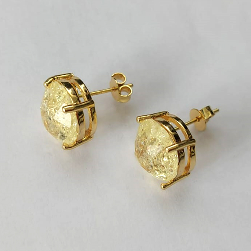 BRINCO FOLHEADO A OURO - BANHADO COM 5 MILÉSIMOS + VERNIZ DIAMOND - BRINCO DE PINO COM ZIRCÔNIA FUSION AMARELA 12X12MM - OURO846