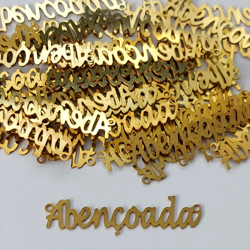 ACESSÓRIO NO BRUTO PRONTO PARA O BANHO - (488) PINGENTE EM FOTOCORROSÃO ABENÇOADA 44MM - PESO TOTAL 0,4GR - COMPOSIÇÃO: 100% LATÃO - BRU0003379