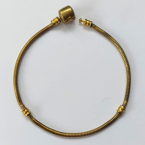 PULSEIRA NO BRUTO PRONTA PARA O BANHO(CX142) -(AV) PULSEIRA FINA TIPO PANDORA COM TRAVAS - TAMANHO ''19CM'' PESO: 5,8GR - BRU16312