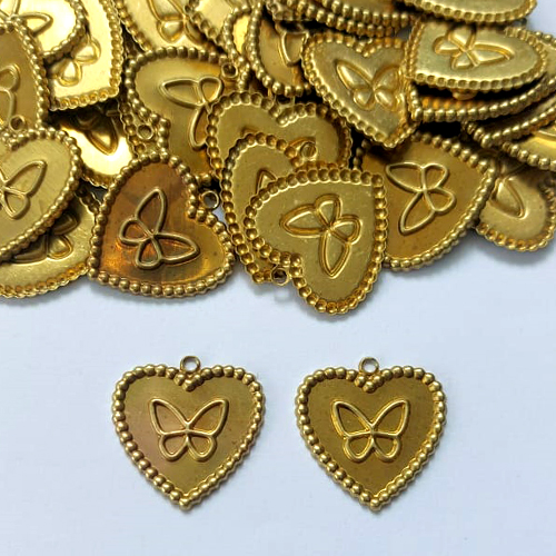 ACESSÓRIO NO BRUTO PRONTO PARA O BANHO - (CX.67) (V3970) CORAÇÃO COM BORBOLETA 22X23MM - PESO TOTAL 1,3GR - COMPOSIÇÃO: 100% LATÃO - BRU0003396